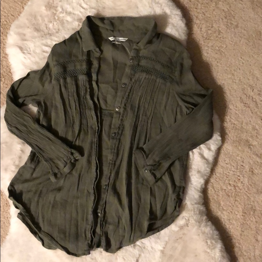Quarter sleeve blouse button up